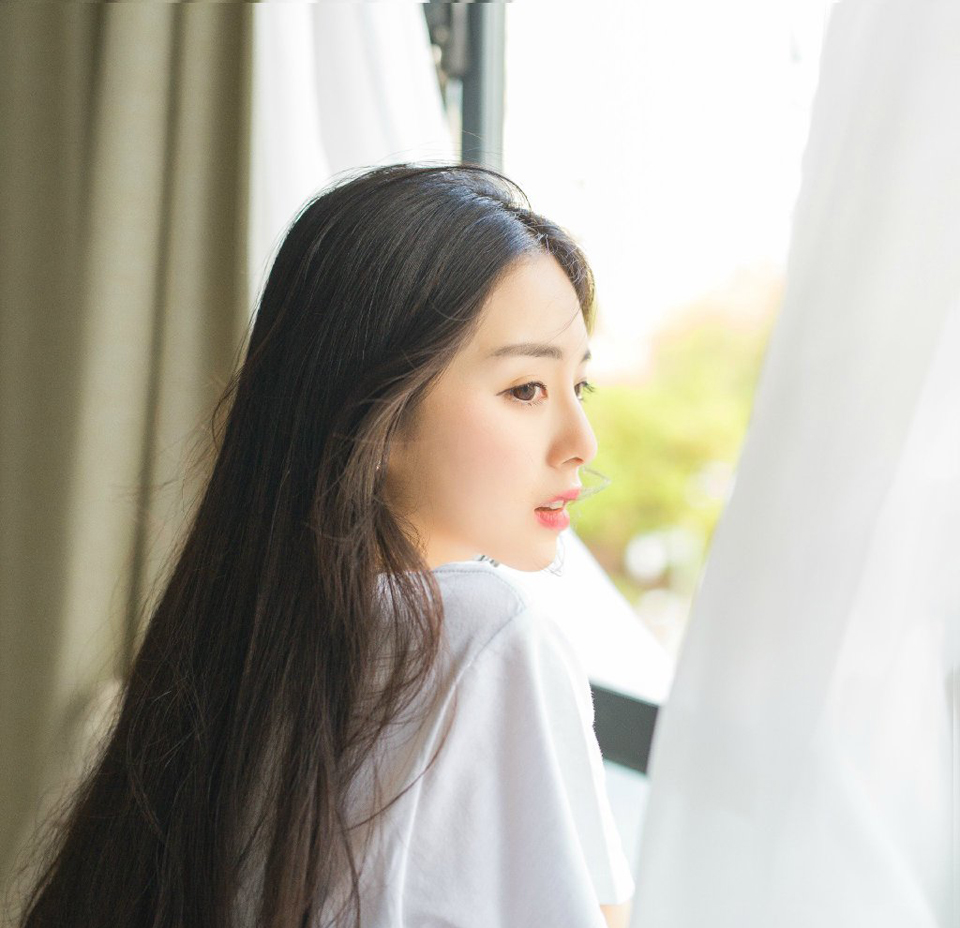 “让他们疯够了就给我滚回去，我们先回城！”没有再看那些兴奋的西域兵，就像没见过世面的土包子一样，连那些破铜烂铁都要抢。